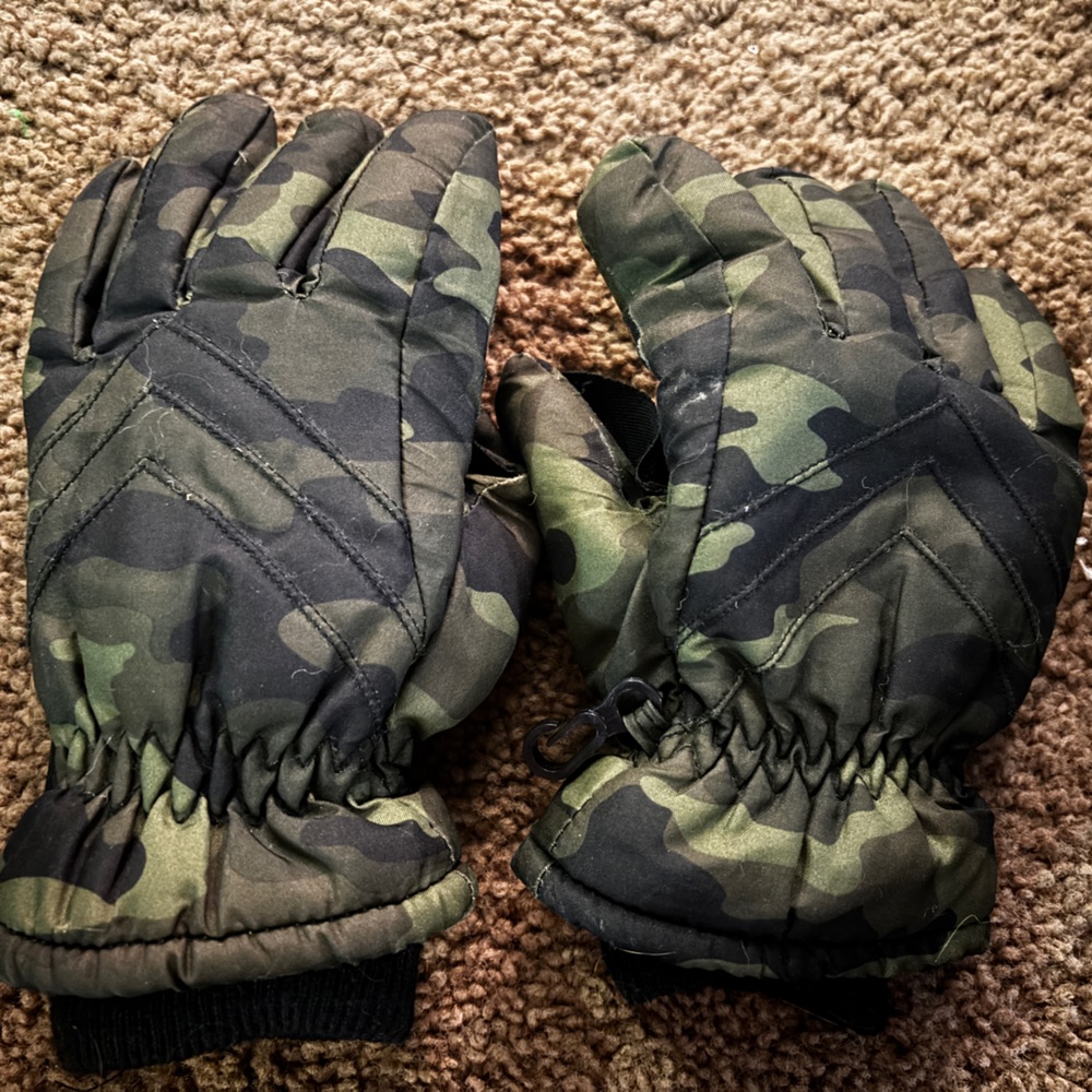Boys Winter Gloves - Camo, Size S/M